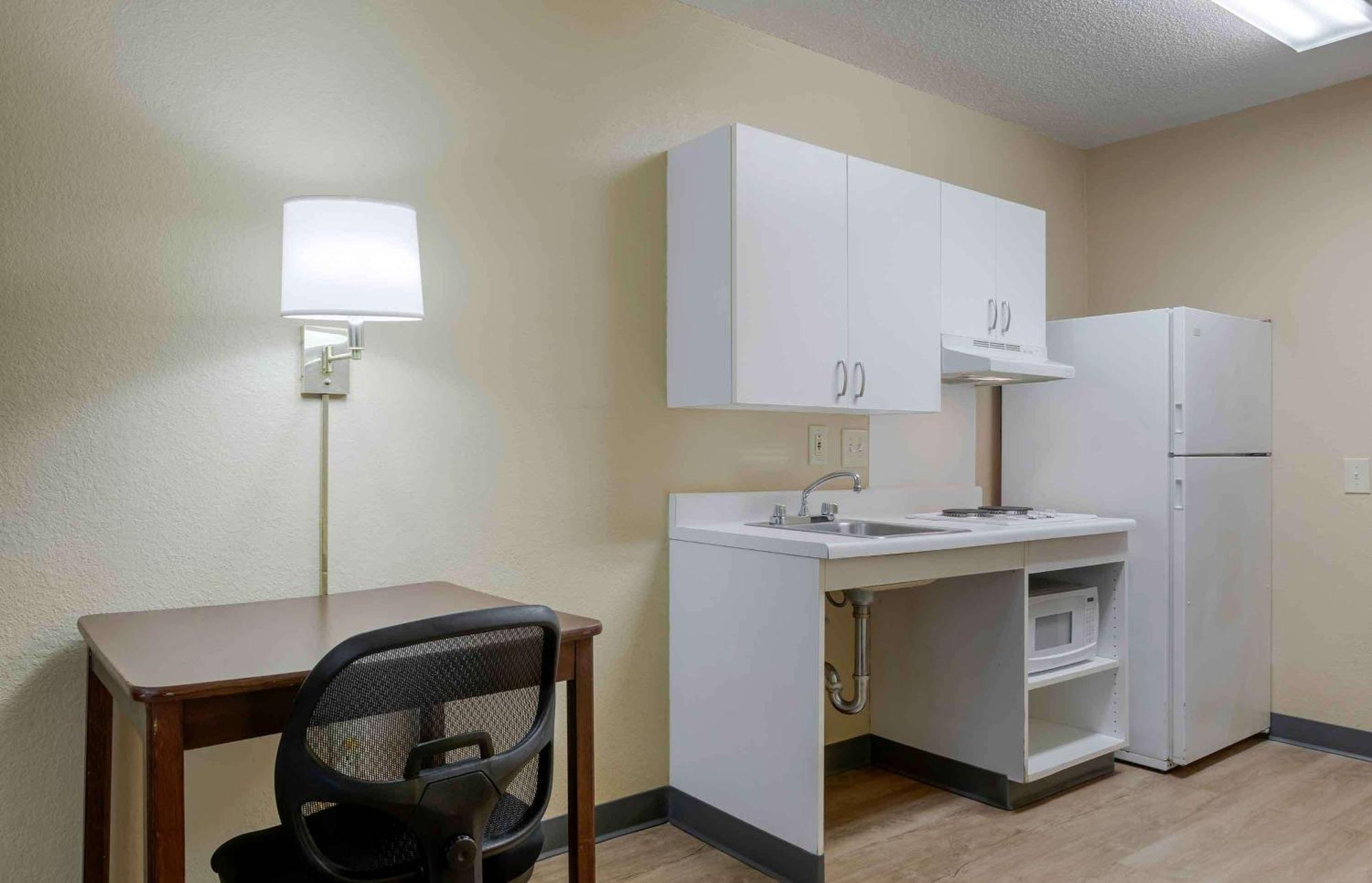 Extended Stay America Suites - Atlanta - Perimeter - Crestline Екстериор снимка